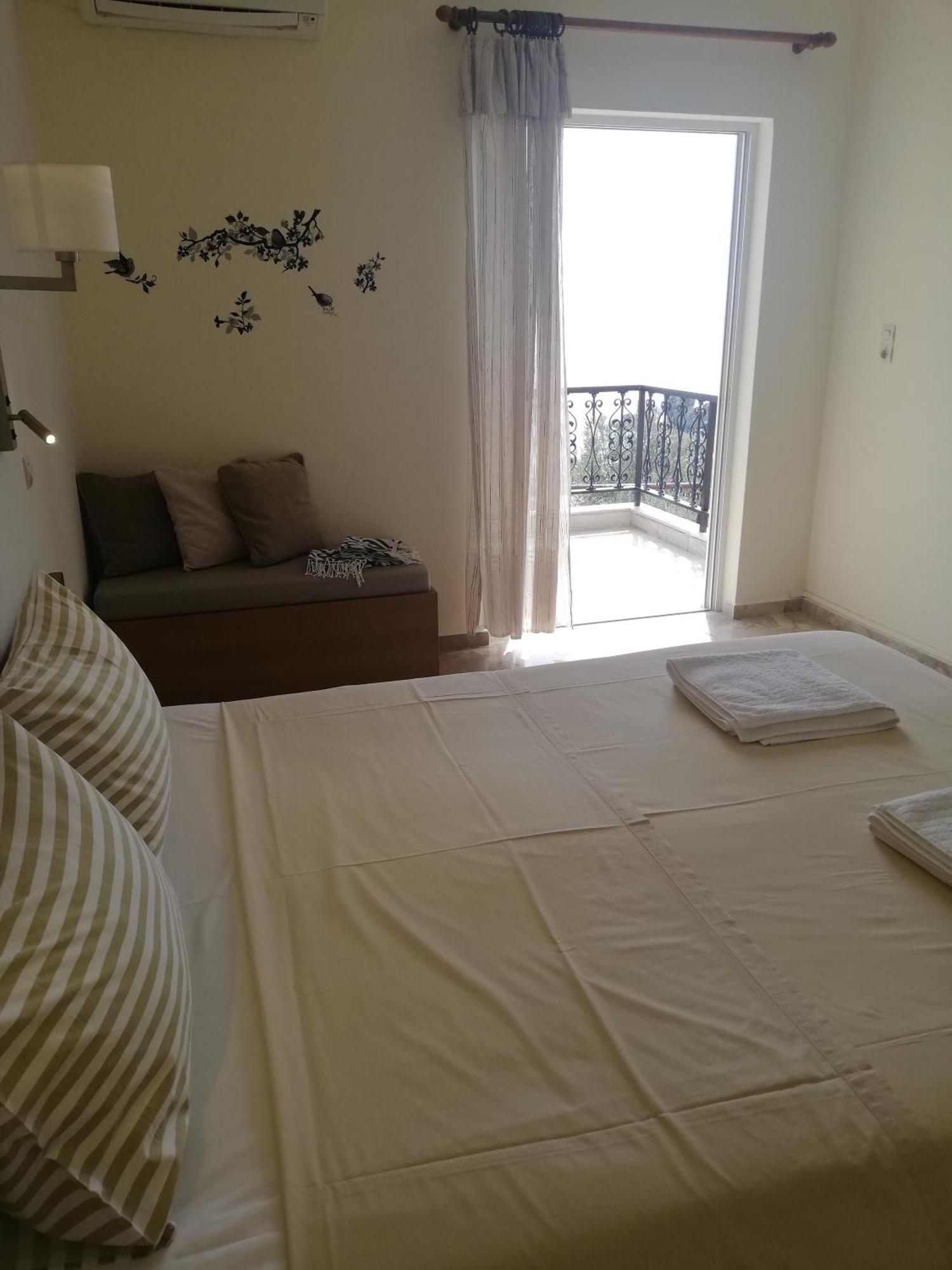 Livikon Studios & Rooms روداكينو الغرفة الصورة